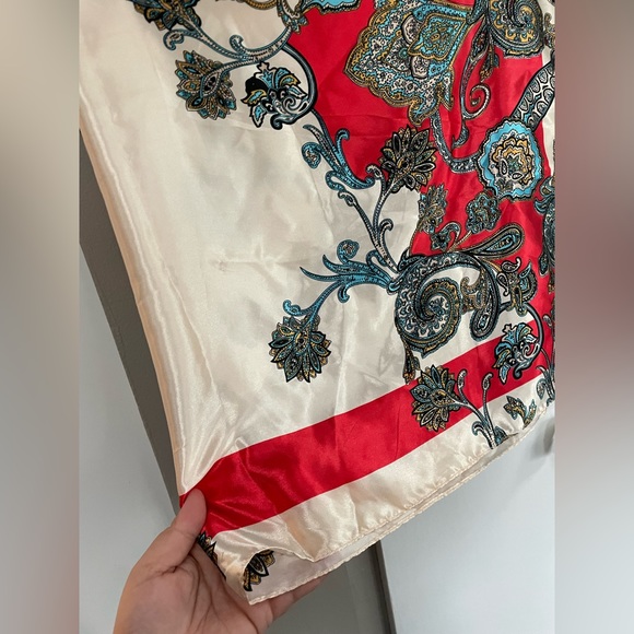 NWT SATIN PRINTED SCARF - Picture 4 of 11